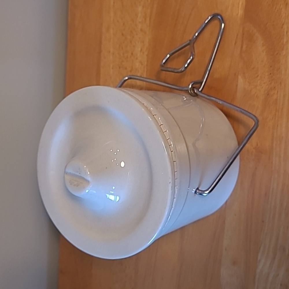 VINTAGE Cylindrical Stoneware Cheese Crock with Lid and Metal Wire Bail Closure - Picture 8 of 17